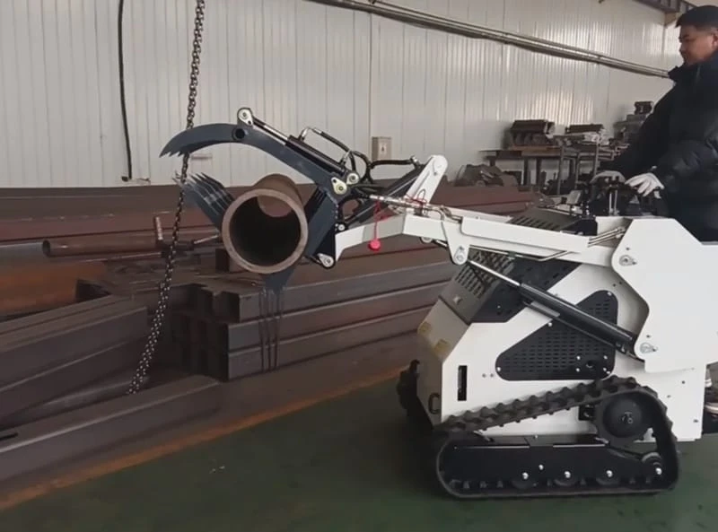 Advantages of Using a Grapple Attachment on Compact Excavators