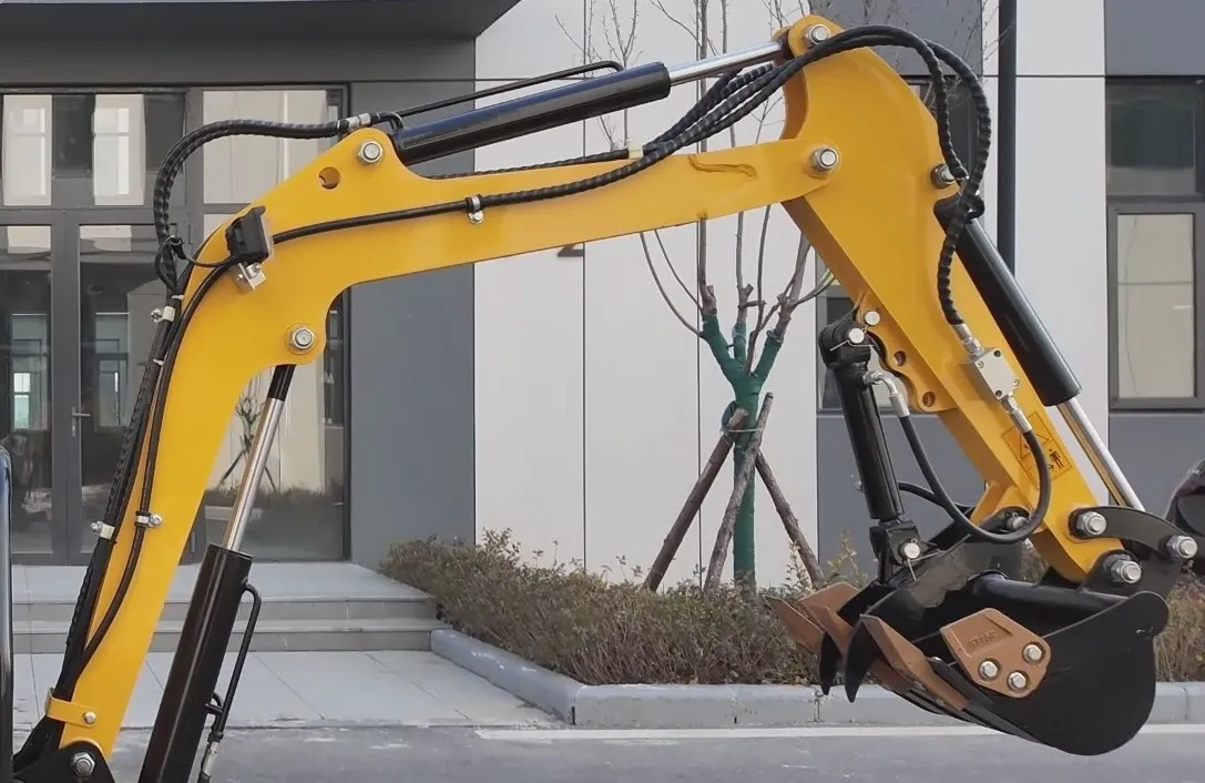 Close-up of excavator thumb The Grip Problem Why a Bucket Alone Loses Half the Job